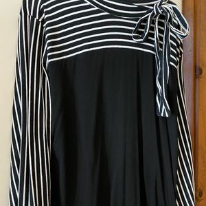 Block and white shirt with a bow